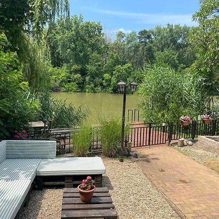Csuka48 Apartman Szarvas Buitenkant foto