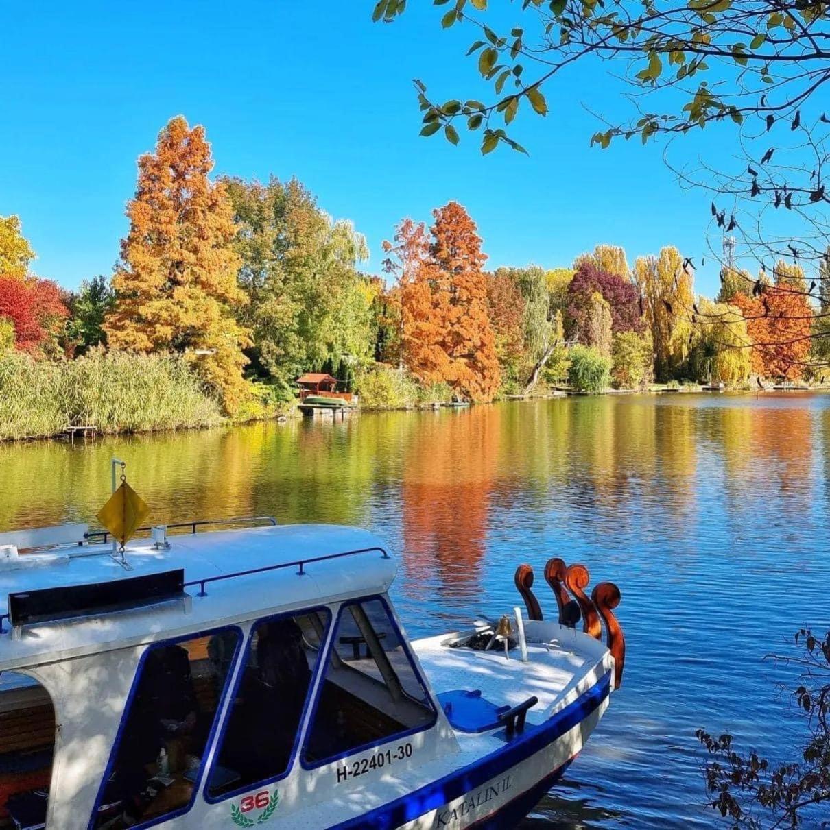 Csuka48 Apartman Szarvas Buitenkant foto