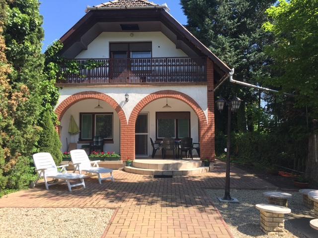 Csuka48 Apartman Szarvas Buitenkant foto