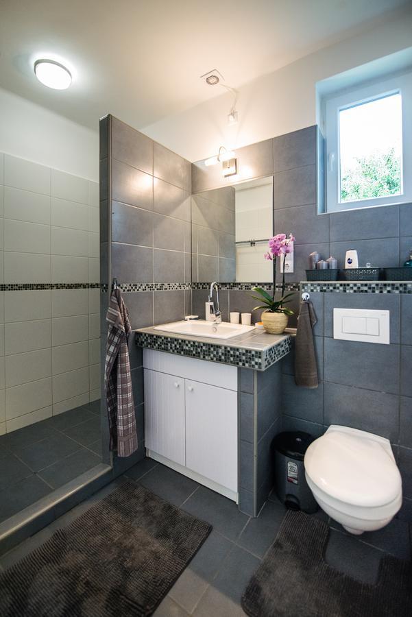 Csuka48 Apartman Szarvas Buitenkant foto