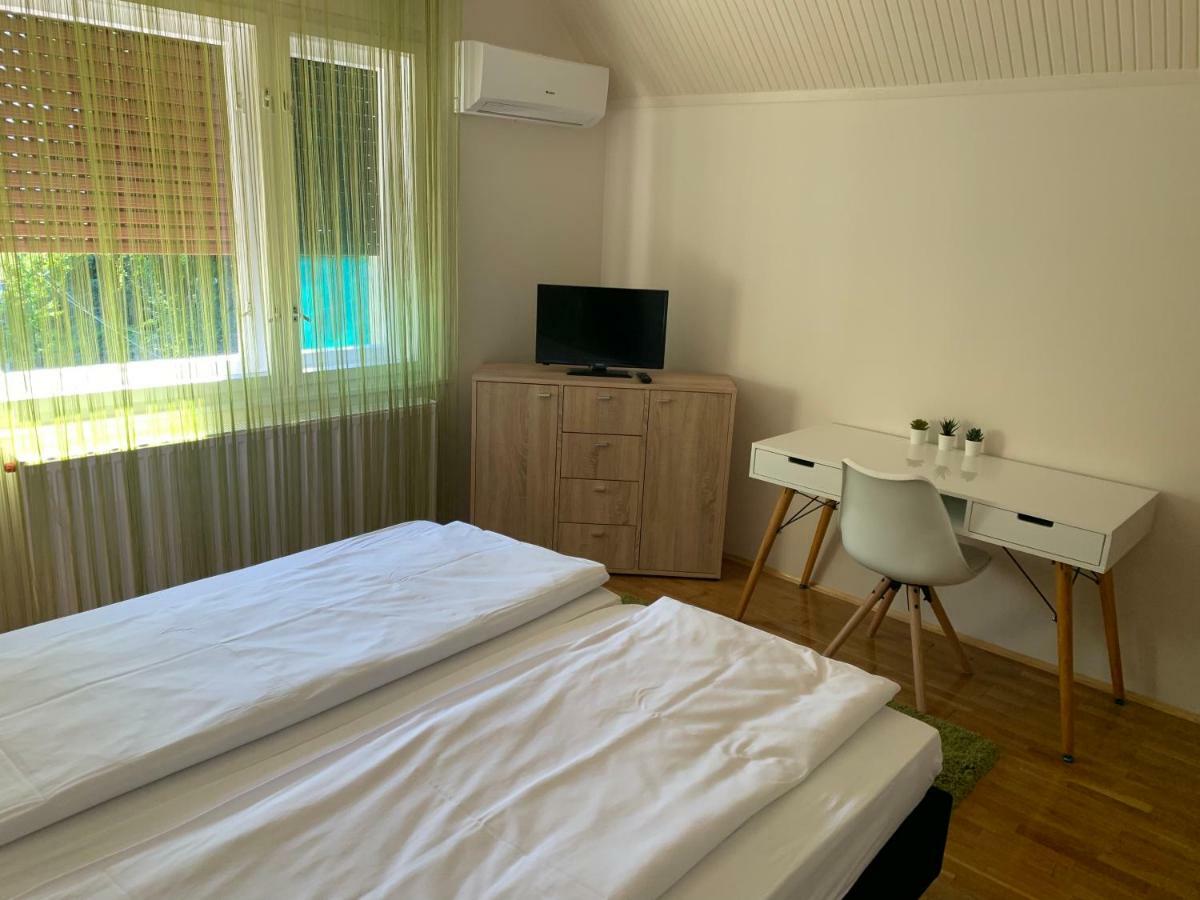 Csuka48 Apartman Szarvas Buitenkant foto